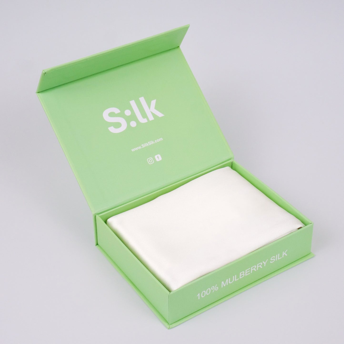 Silk pillowcase - sky blue